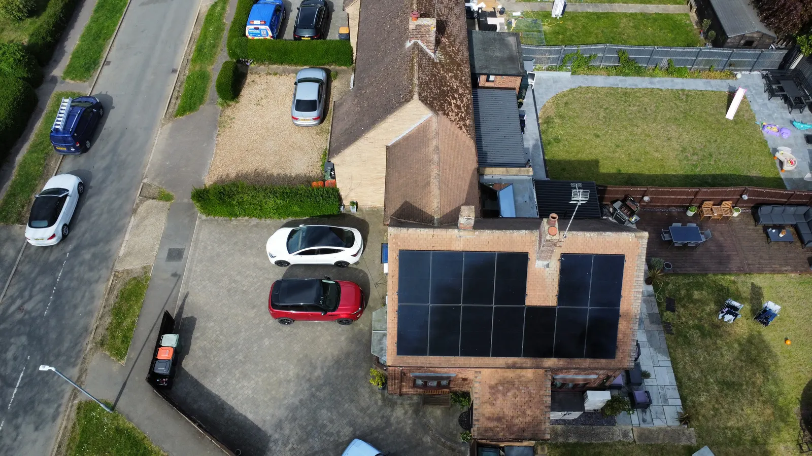 Street view of the completed ECONEXIS solar installation on a detached home near Leighton Buzzard